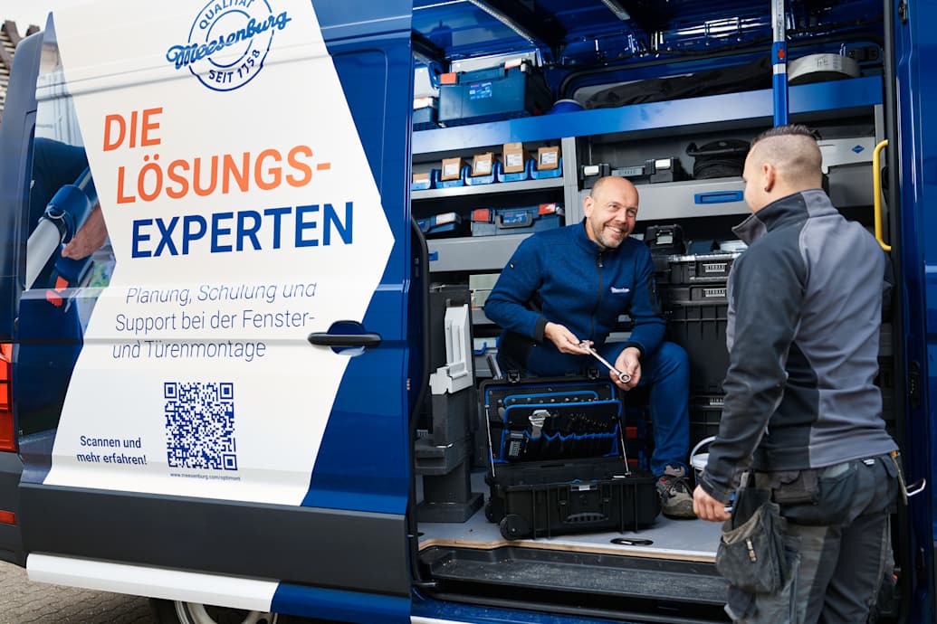 Meesenburg - Mitarbeiter und Transporter