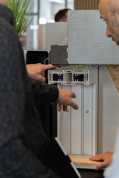 Detailaufnahme Baukörperanschluss im Meesenburg Showroom