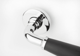 Hermat Drückergarnitur 1157.RHF/2074,Ros.,rd.,WC/S,8(8),glanzchr./Holz dunk.